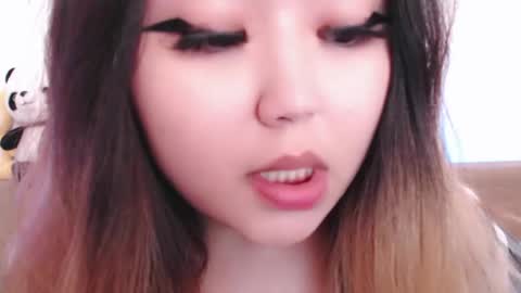 Amelia online show from May 8, 10:00 pm