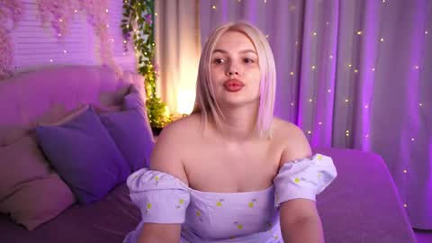  Amelia  online show from May 14, 4:18 am
