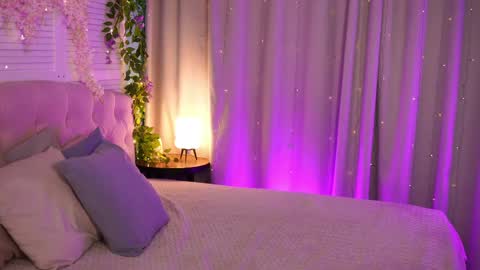  Amelia  online show from May 18, 4:07 am