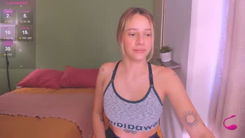 Amelie Graham online show from December 5, 12:00 pm