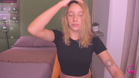 Amelie Graham online show from December 11, 10:58 am
