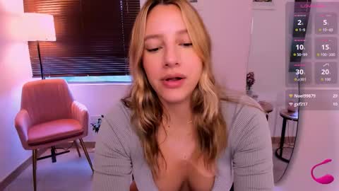 Amelie Graham online show from November 11, 7:55 pm