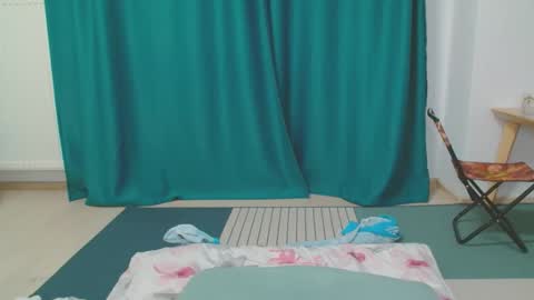 ameliesander online show from April 29, 2:37 am