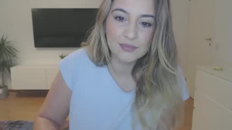 Snapshot of ameliesander chatting on December 18, 12:10 am ameliesander online show from December 18, 12:10 am