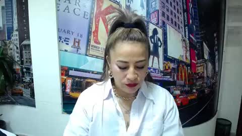 Snapshot of amell_thomson chatting on February 12, 10:56 am Amell Thomson online show from February 12, 10:56 am