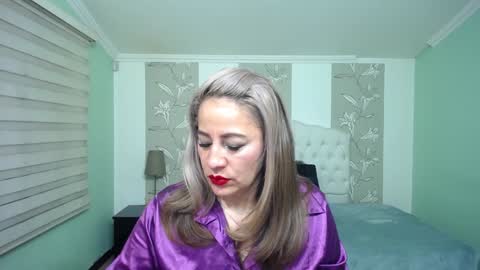Snapshot of amell_thomson chatting on December 12, 10:56 am Amell Thomson online show from December 12, 10:56 am