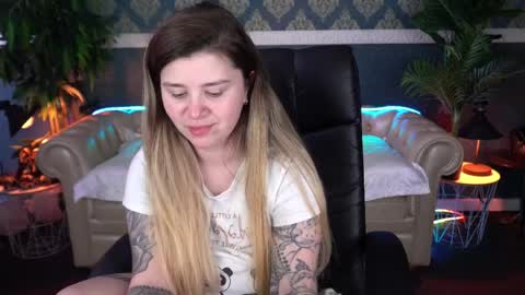 amellymillyy online show from April 2, 1:41 pm