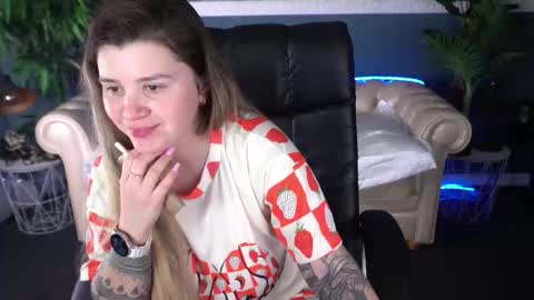 amellymillyy online show from March 21, 7:52 pm