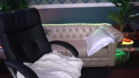 amellymillyy online show from April 5, 1:54 pm