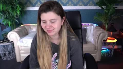 amellymillyy online show from April 3, 1:42 pm