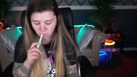 amellymillyy online show from April 10, 1:39 pm