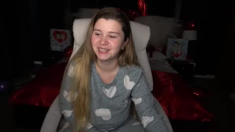 amellymillyy online show from February 12, 1:35 pm