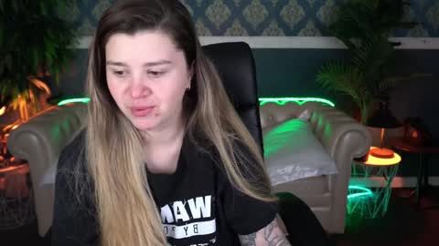 amellymillyy online show from April 8, 12:51 pm