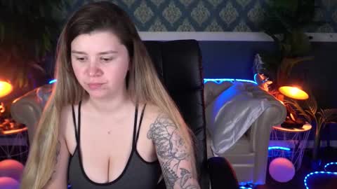 amellymillyy online show from March 12, 2:53 pm