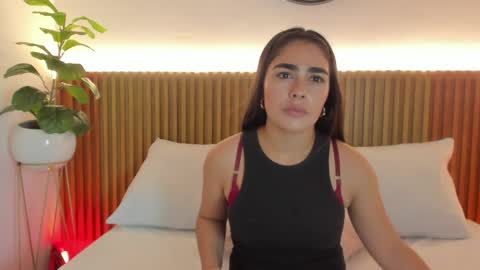 M A R E online show from April 11, 8:12 pm