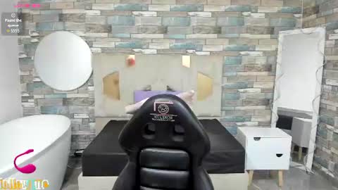 amhira_tay online show from June 25, 7:04 pm