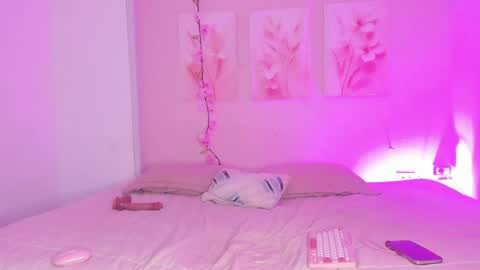 AmiiClark  online show from April 27, 7:33 pm