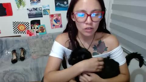 yisel online show from December 5, 3:59 am