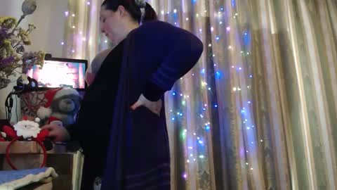 amorelara online show from January 7, 9:45 am