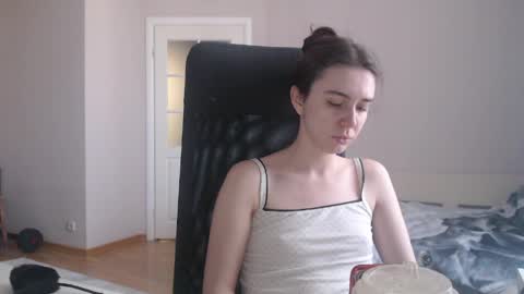 miss unforgettable online show from April 1, 11:44 am