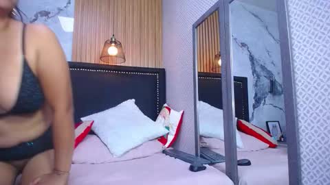 amy_dutta online show from December 2, 9:39 pm