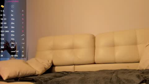 Amelia online show from April 3, 2:26 pm