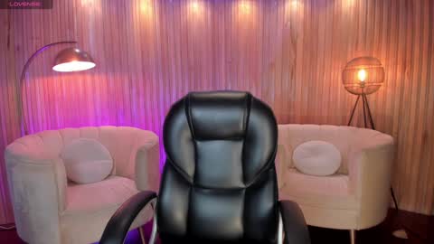Snapshot of amydavis_ chatting on December 5, 8:00 pm Amy online show from December 5, 8:00 pm
