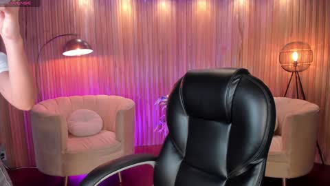 Snapshot of amydavis_ chatting on December 4, 7:34 pm Amy online show from December 4, 7:34 pm