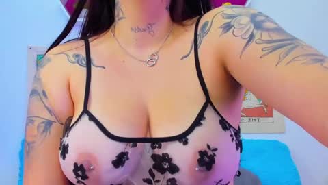 Snapshot of amyevaans1 chatting on February 13, 10:00 pm Amyevaans1 online show from February 13, 10:00 pm