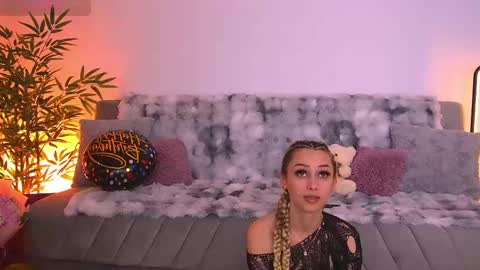 amykentt online show from May 14, 4:13 pm