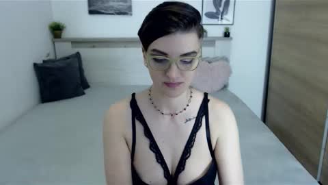 Hi there guys  My pleasure in your hands  pvt is open online show from April 8, 5:15 pm