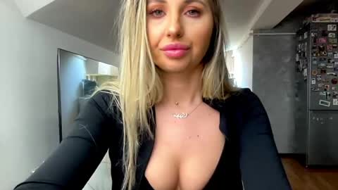 amyroberta92 online show from May 3, 7:01 am