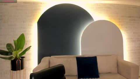 AMY R  online show from May 15, 4:27 am