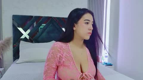 amytorres_ online show from May 29, 5:00 pm