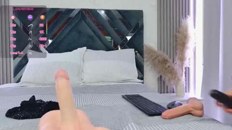 amytorres_ online show from March 20, 6:46 pm