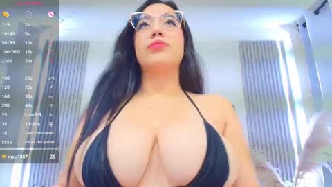 amytorres_ online show from March 4, 4:46 pm