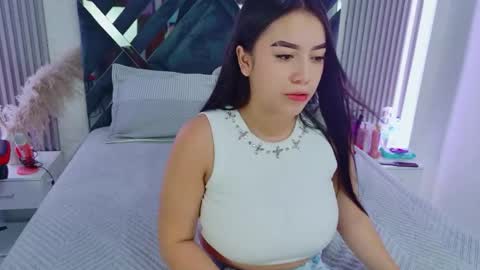 amytorres_ online show from May 20, 3:53 pm