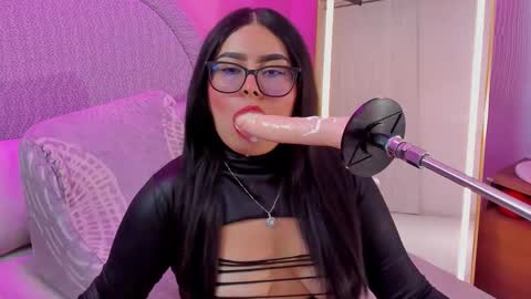 amywhitte_ online show from November 18, 8:10 pm