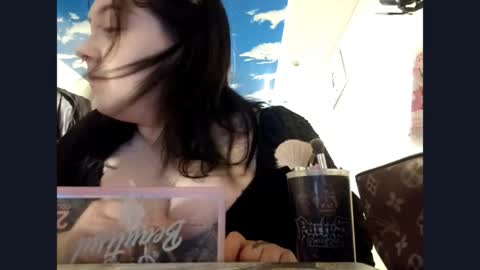 Polly online show from April 22, 11:40 am