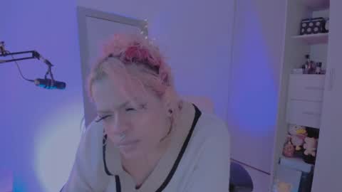 Collinns online show from April 4, 4:44 am