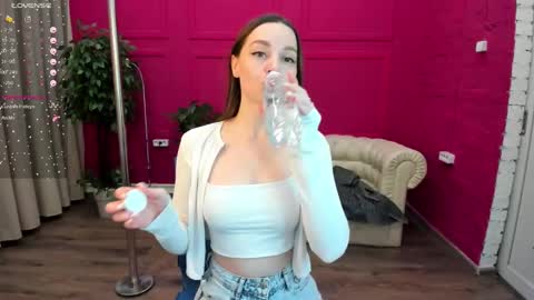 Angie online show from December 5, 2:42 am