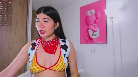Snapshot of ana__f chatting on October 19, 6:43 pm Ana online show from October 19, 6:43 pm