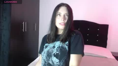 ana_arms_ online show from May 7, 5:38 pm