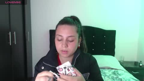 ana_arms_ online show from May 27, 4:26 pm