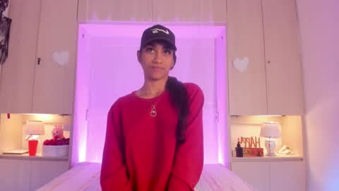 anaacollins_ online show from October 17, 12:08 pm