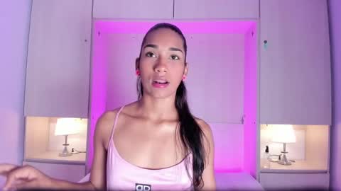 anaacollins_ online show from March 27, 12:06 pm