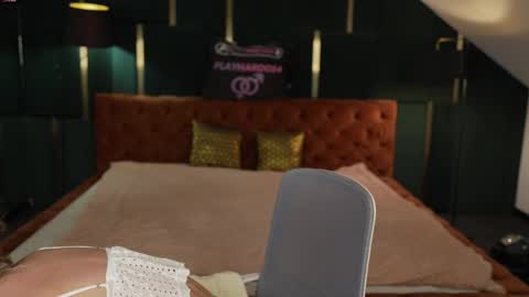 PLAYHARD054 online show from September 19, 6:56 am