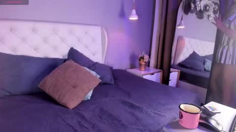 anabloom_ online show from May 2, 6:33 pm