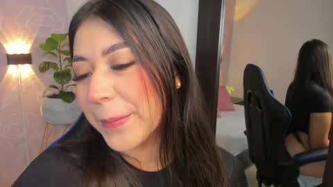 A N A online show from April 5, 8:30 pm