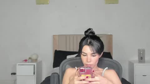 Ana Henao or Annie... Follow me ahenaocb Insta  X online show from May 8, 4:16 am